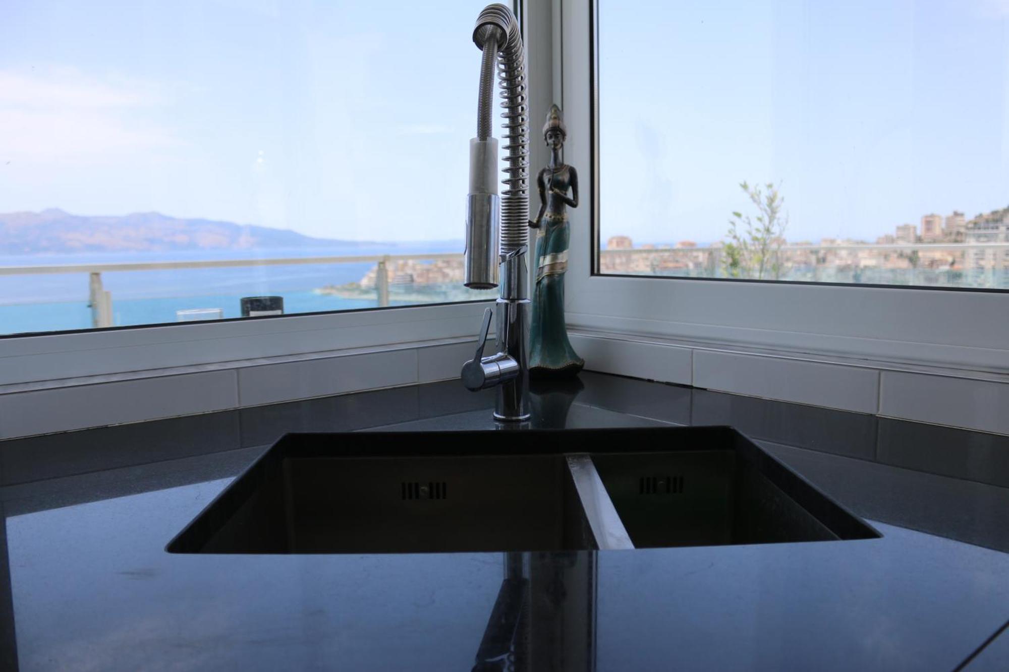 Rocknest Sea View Penthouse Apartment Sarande Ngoại thất bức ảnh